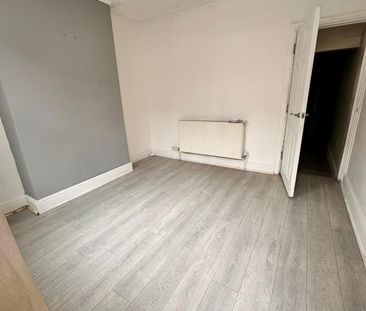 3 Bed Terraced House, Bradgate Road, NG7 - Photo 3