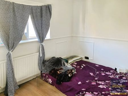 LEE CHAPEL SOUTH, BASILDON - Photo 3