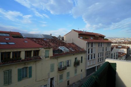 Appartement 3 pièces 71m2 MARSEILLE 7EME 1 350 euros - Photo 4