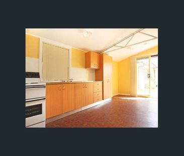 FABULOUS 1BR GRANNY FLAT - Photo 3