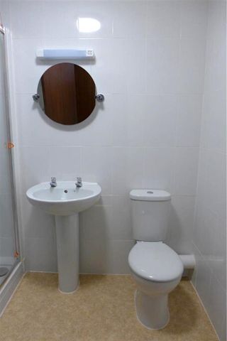 1 bedroom retirement property to rent - Photo 2