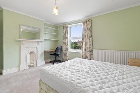 4 bedroom semi-detached house to rent - Photo 4