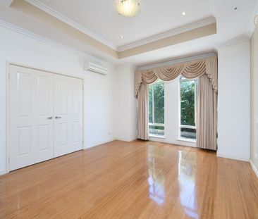 HUGE HOME AND WALK TO THE PARK!!!!! @$1000 per week - Photo 3
