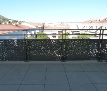 location Appartement T2 DE 39.24m² À TOULON - Photo 3