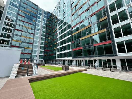 Spacious 3-Bedroom Apartment with 2 Secure Carpark - Photo 1