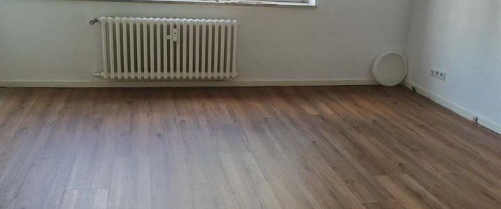 3ZW WOHNUNG BALKON WANNENBAD KÜCHE GÄSTE WC GARTEN MITBENUTZUNG SCHEIDSTR/MARBACHWEG U BAHN U5 BUS M34 2er WG GEEIGNET - Photo 1