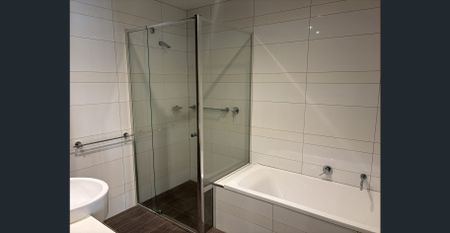 FOURTH FLOOR APARTMENT IN GREAT LOCATION - Photo 4