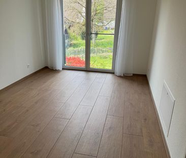 2.5-Zimmer-Wohnung mit Wintergarten im Dorfkern von Oberwil - Photo 1