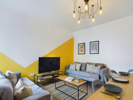 6 bedroom house to rent - Photo 1