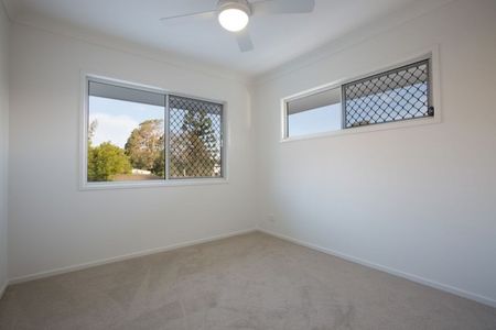 LEASED - LUXURY TOWNHOUSE in great condition - Photo 3