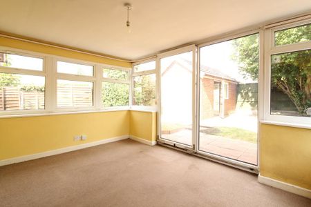 2 bedroom bungalow to rent - Photo 2