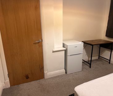 Room in a Shared House, Stanford Road, LU2 - Photo 5