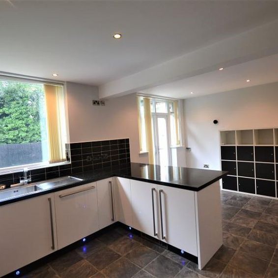 Windermere Drive, Alderley Edge - Photo 1