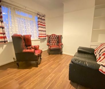 1 Bed Flat, Hounslow, TW3 - Photo 1
