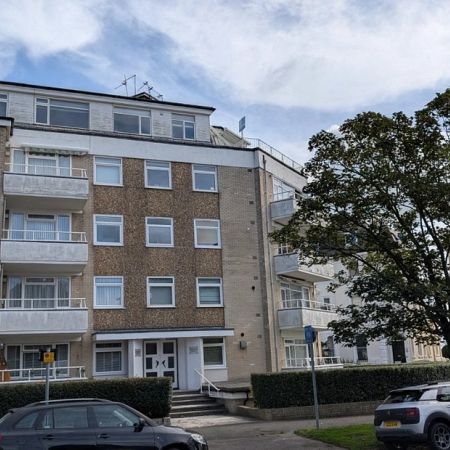 Grand Court, Earls Avenue, Folkestone, CT20 2EU, Kent - Photo 3