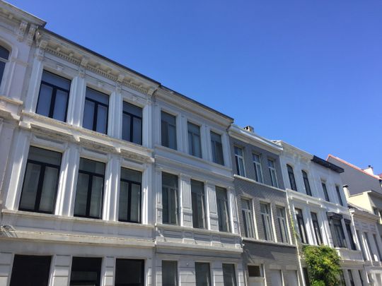 Gelijkvloers appartement met stadstuintje in Harmoniewijk - Photo 1