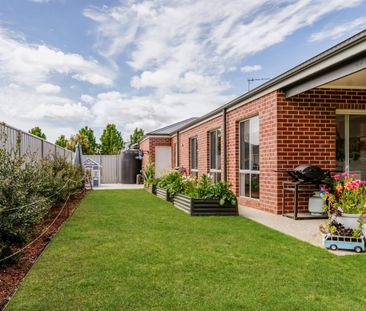 QUALITY FAMILY HOME! - Photo 3