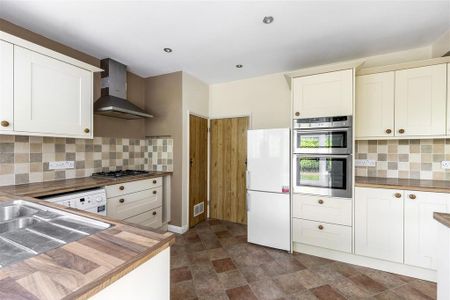 4 bedroom detached house to rent - Photo 2