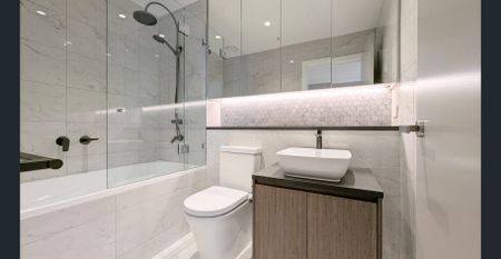 Luxury 3 Bed 3 Bath plus Study Water View Apartment - Rhodes Central - Photo 4