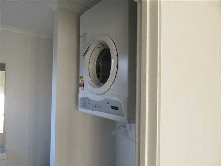 Experience comfortable and convenient living in this well-appointed 3-bedroom townhouse located in the sought-after suburb of Hillcrest, Hamilton (3216). - Photo 2