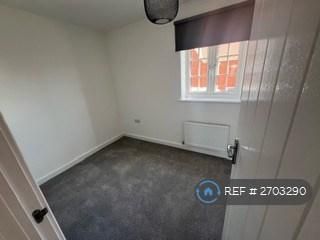 2 bedroom semi-detached house to rent - Photo 3