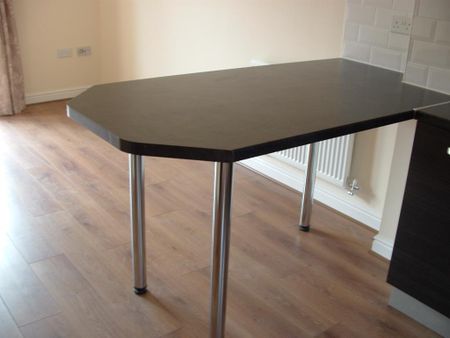 2 bedroom semi-detached house to rent - Photo 4