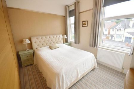 4 bedroom semi-detached house to rent - Photo 4