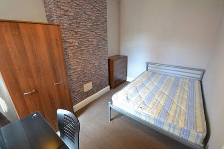 3 bedroom terraced house to rent - Photo 5
