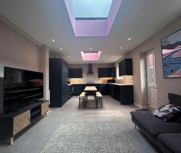 6 bedroom end of terrace house to rent - Photo 1