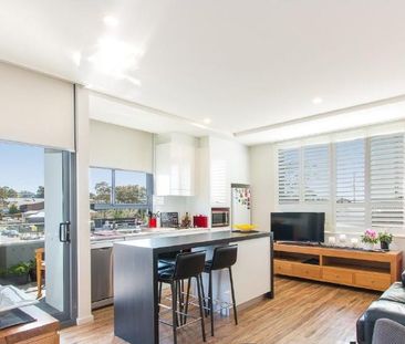 Modern Three-Bedroom Apartment in Prime Location - Photo 1