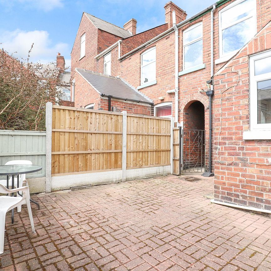 2 bedroom Terraced House to rent - Photo 1