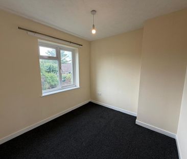 2 bedroom semi-detached house to rent - Photo 4