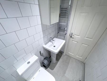 1 bedroom in a house share to rent - Photo 5