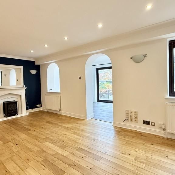 5 bedroom detached house to rent - Photo 1