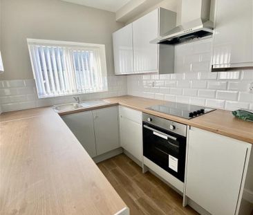 3 bedroom private hall to rent - Photo 4