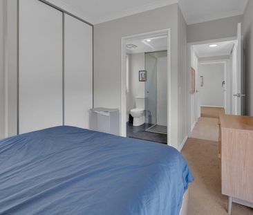 Modern & Low Maintenance! - Photo 4