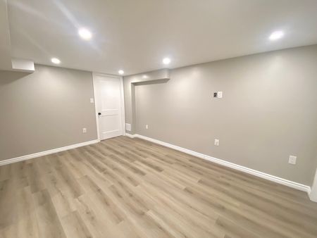 $1,699 / 2 br / 1 ba / 695 sqft 2BR Duplex in Hamilton - Photo 4