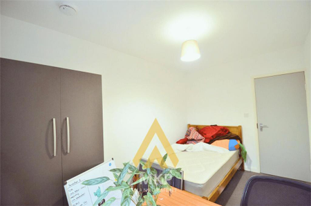 8 bedroom detached house to rent - Photo 4