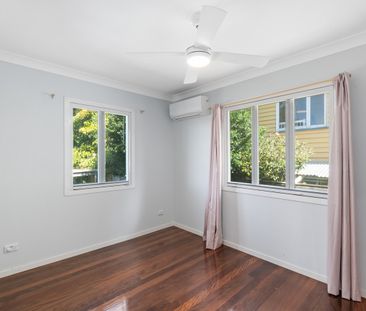 Charming, Spacious & Ideally Located – The Perfect Place to Call Home - Photo 2