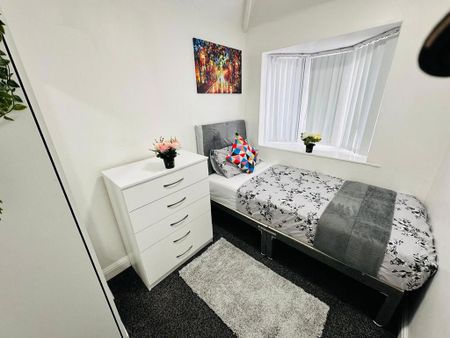 1 bedroom in a house share to rent - Photo 4