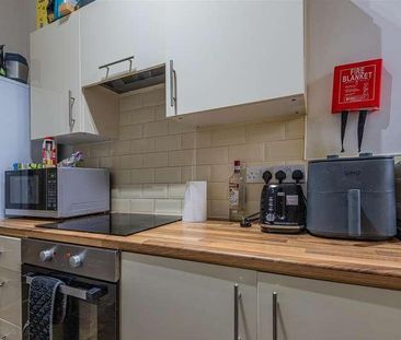 East Grove, Roath, Cardiff, CF24 - Photo 1