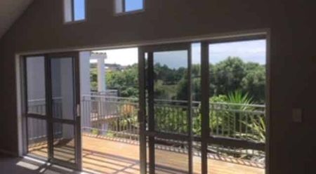 Light and Bright Three Bedroom Apartment in Bethlehem - Photo 4