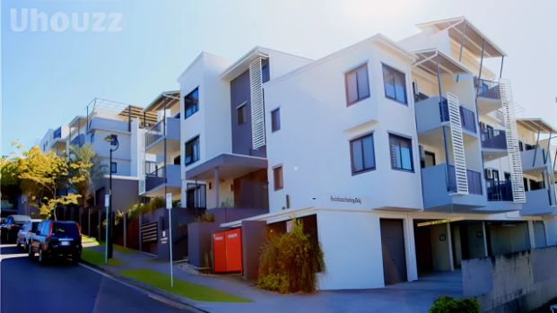 3 Bedroom / 2 Bathroom Apartment (Rent a Room) - Photo 1