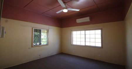 Cosy cottage home in Depot Hill. - Photo 3