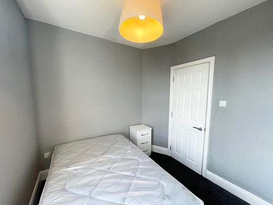 Knowle Terrace (room 2), Burley, Leeds - Photo 1