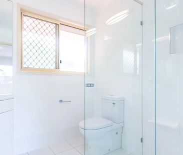 Spacious Family Home in a Prime Location! - Photo 2