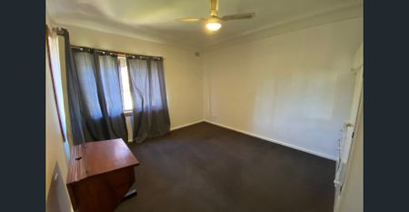 Comfortable Family Home! - Photo 3