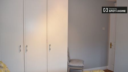 Charming room in 3-bedroom house, Dublin - Photo 5