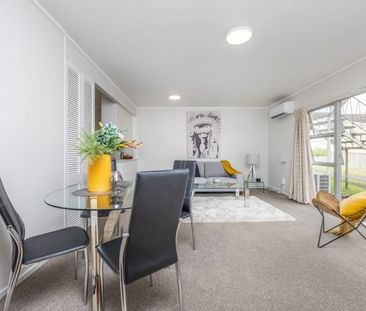 Beautifully Renovated Home in a Prime Onehunga Location - Photo 2
