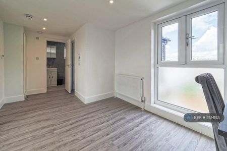 1 bedroom in a house share to rent - Photo 2